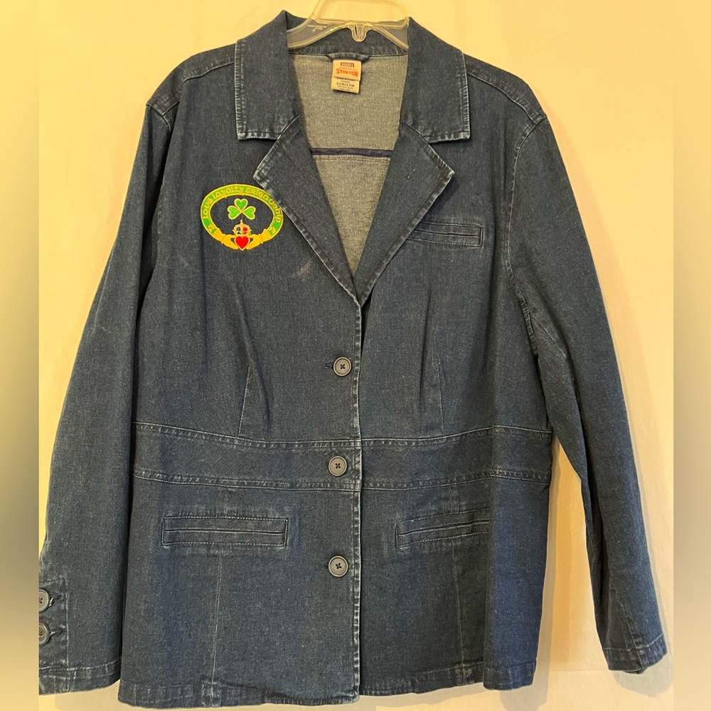 Faded Glory Ladies Jean Jacket, size 22W/24W, Claddaugh Embroidered on Chest